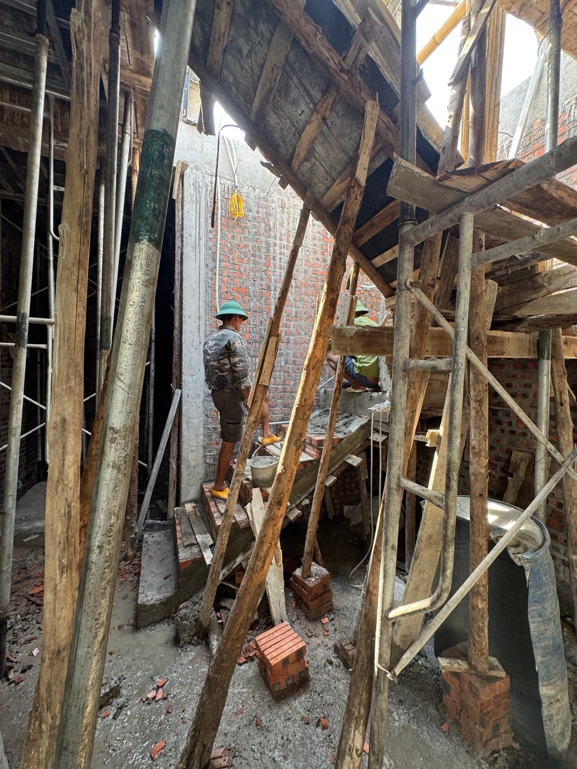 Thi công cầu thang công trình Anh Quyền