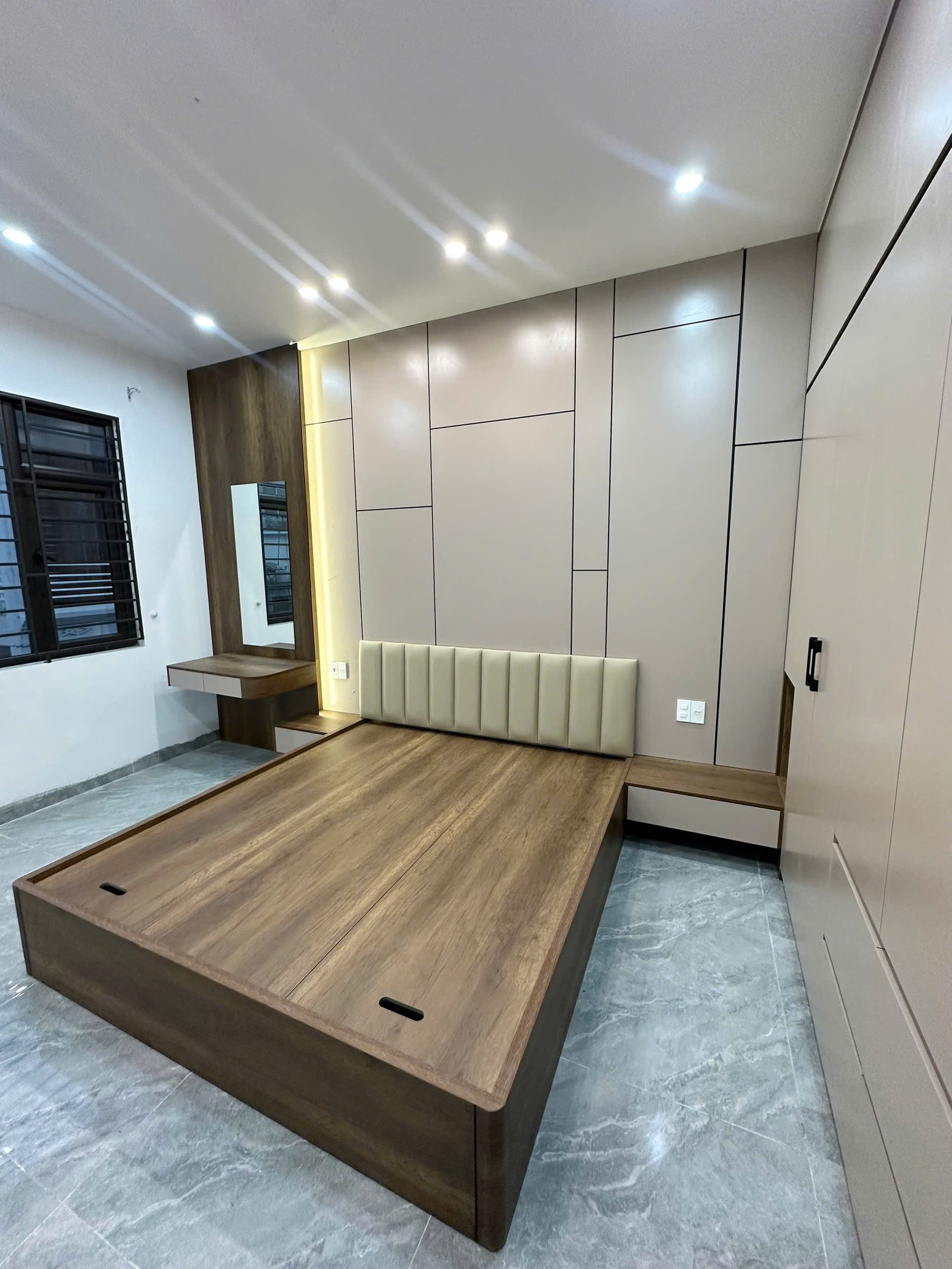 Giường ngủ, vách đầu giường và tủ áo công trình Anh Trung