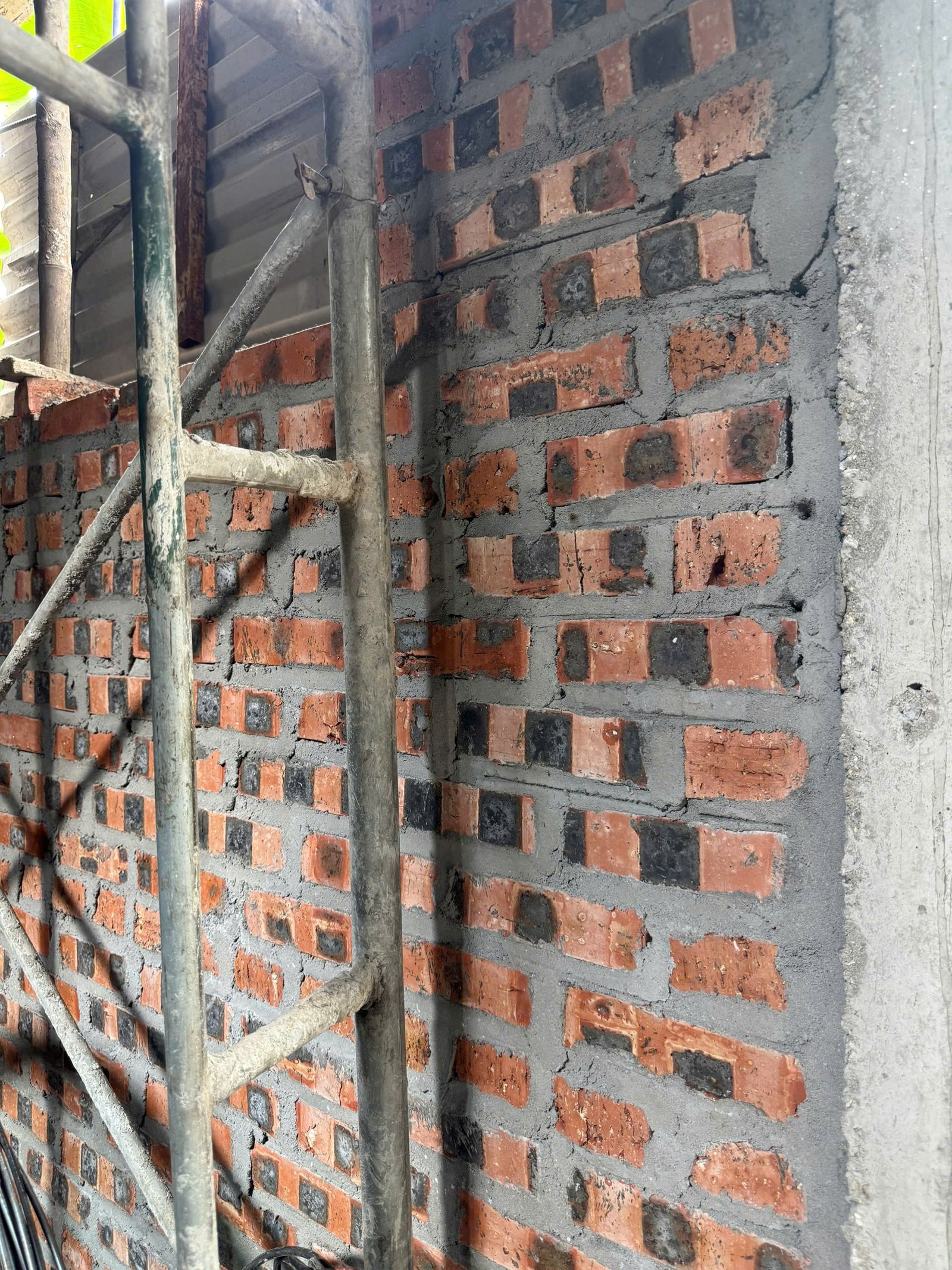 Chi tiết tường xây và cột công trình Anh Quyền