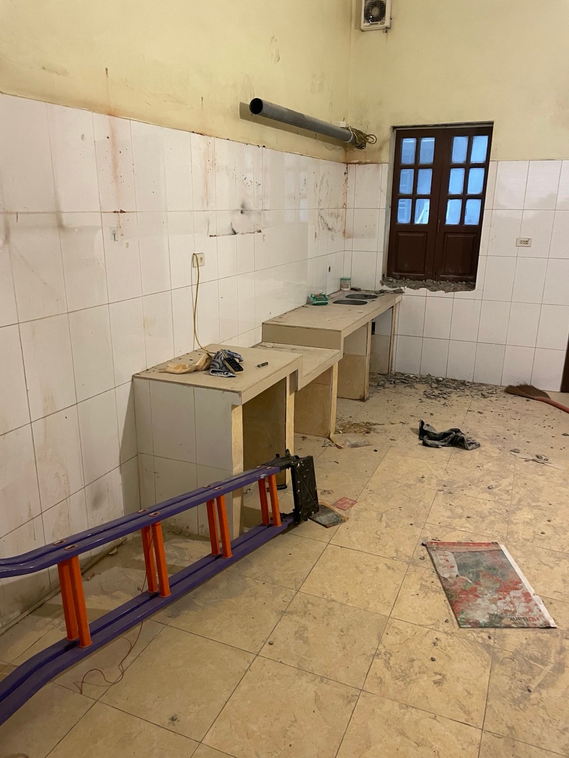 Tháo dỡ khu bếp công trình Anh Học